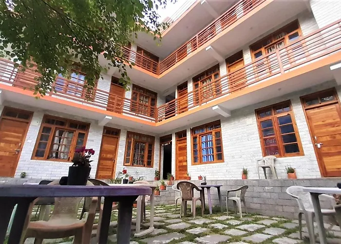 Shanti Dham Guest House & Cafe