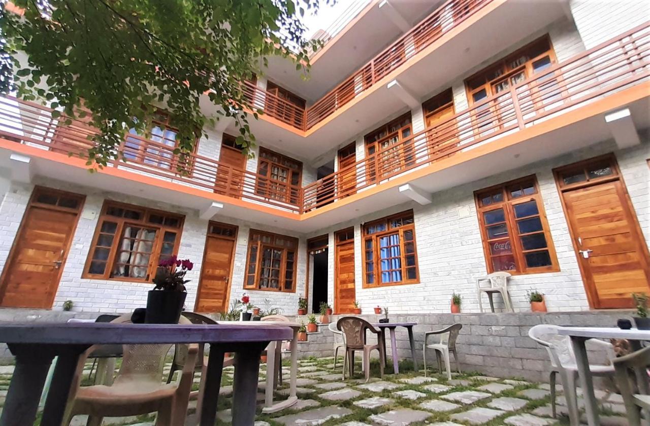 Shanti Dham & Cafe Guest house